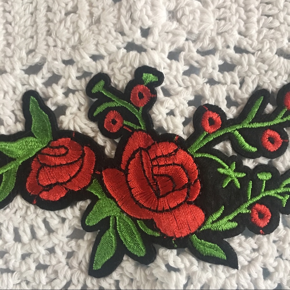 Roses appliqué Halter neck crochet top - Picture 8 of 12